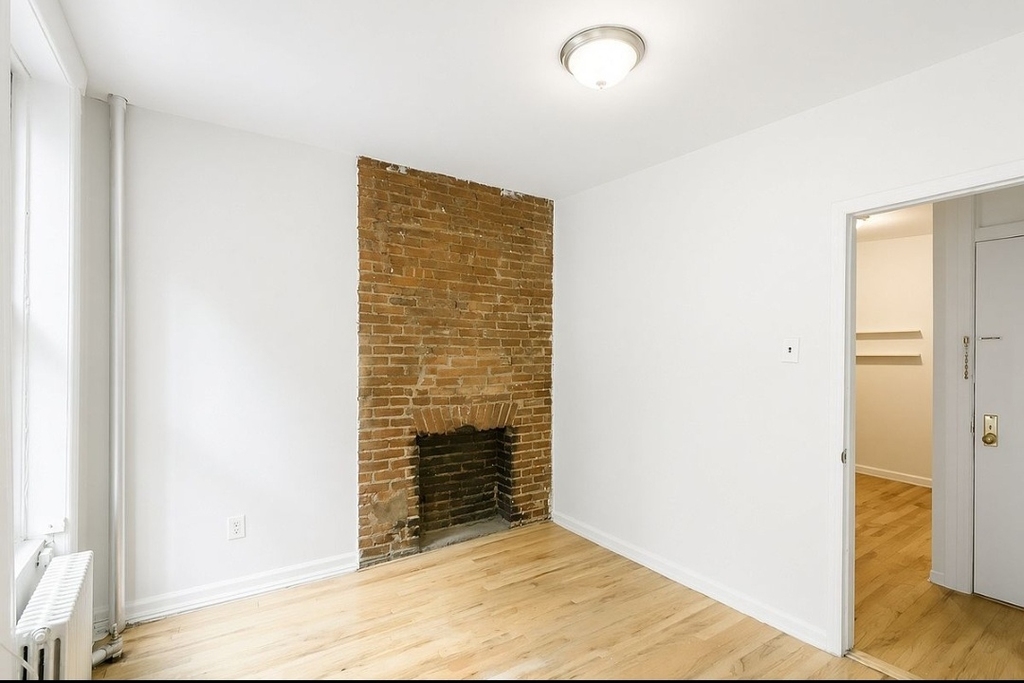 405 West 49th Street - Photo 5