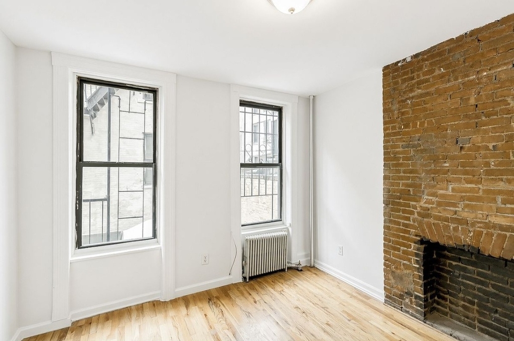 405 West 49th Street - Photo 0