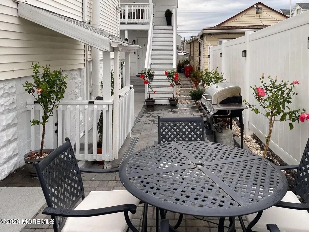 32 Franklin Avenue - Photo 0