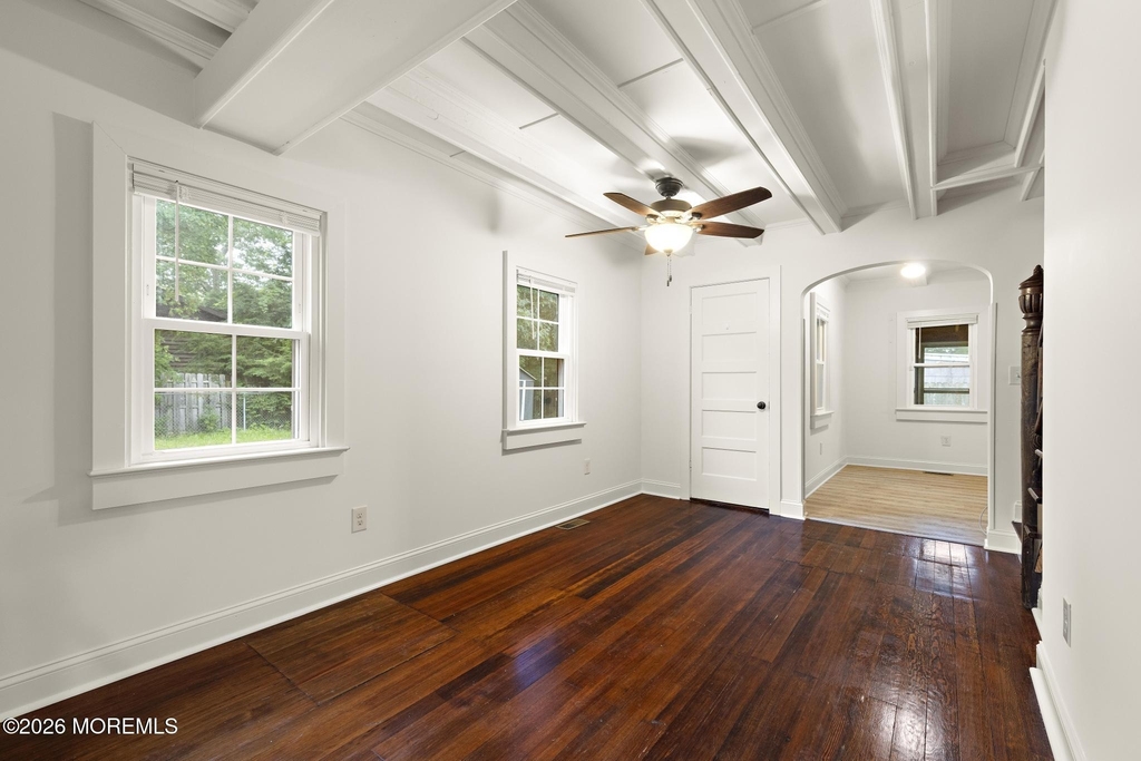 833 Windsor Street - Photo 5
