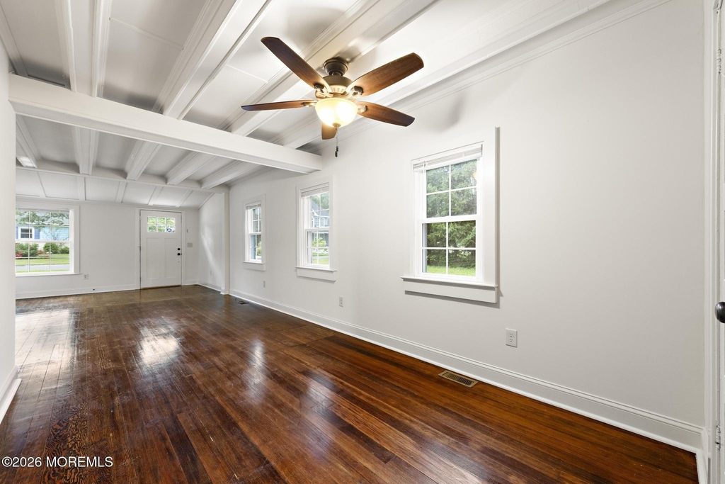 833 Windsor Street - Photo 6