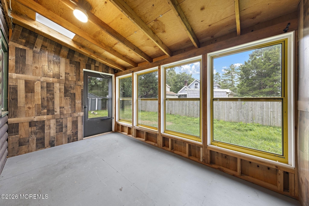 833 Windsor Street - Photo 19