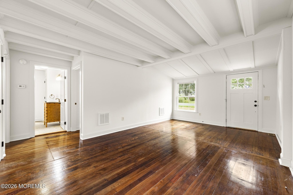 833 Windsor Street - Photo 2