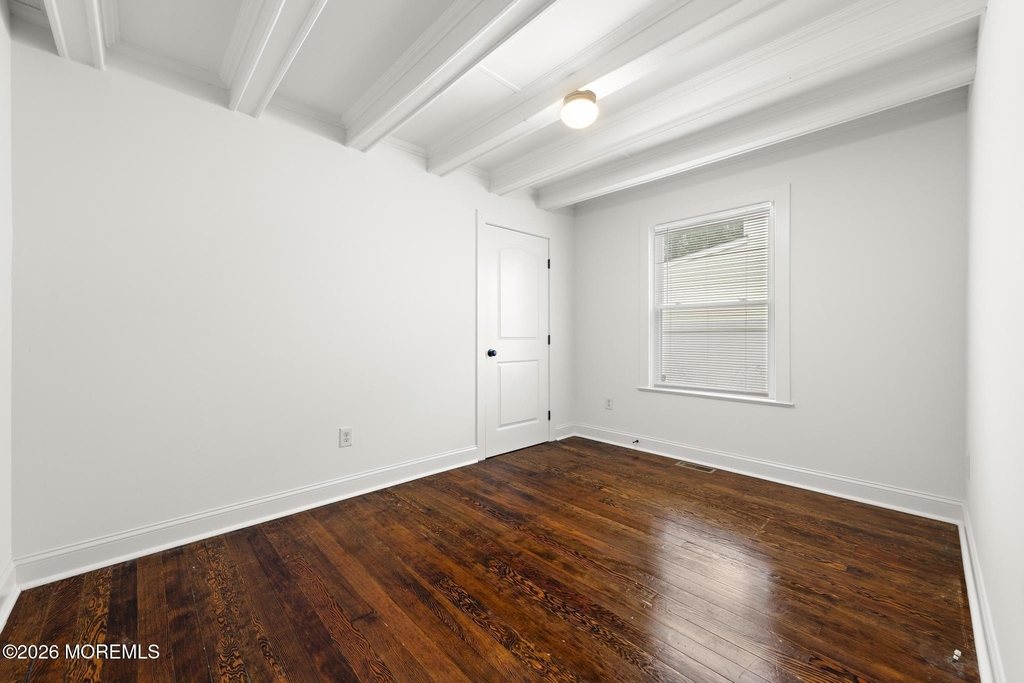 833 Windsor Street - Photo 11