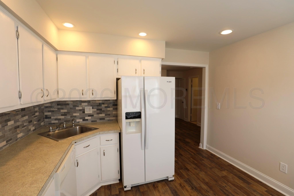 1405 Silver Court - Photo 18