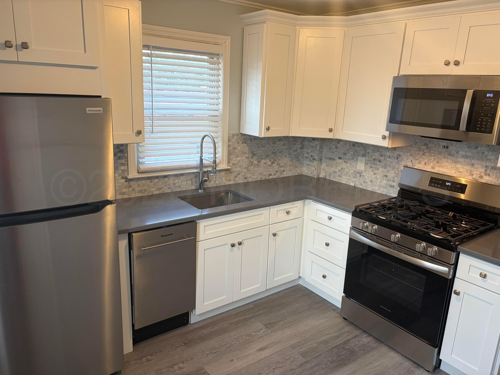 202 Evergreen Avenue - Photo 4