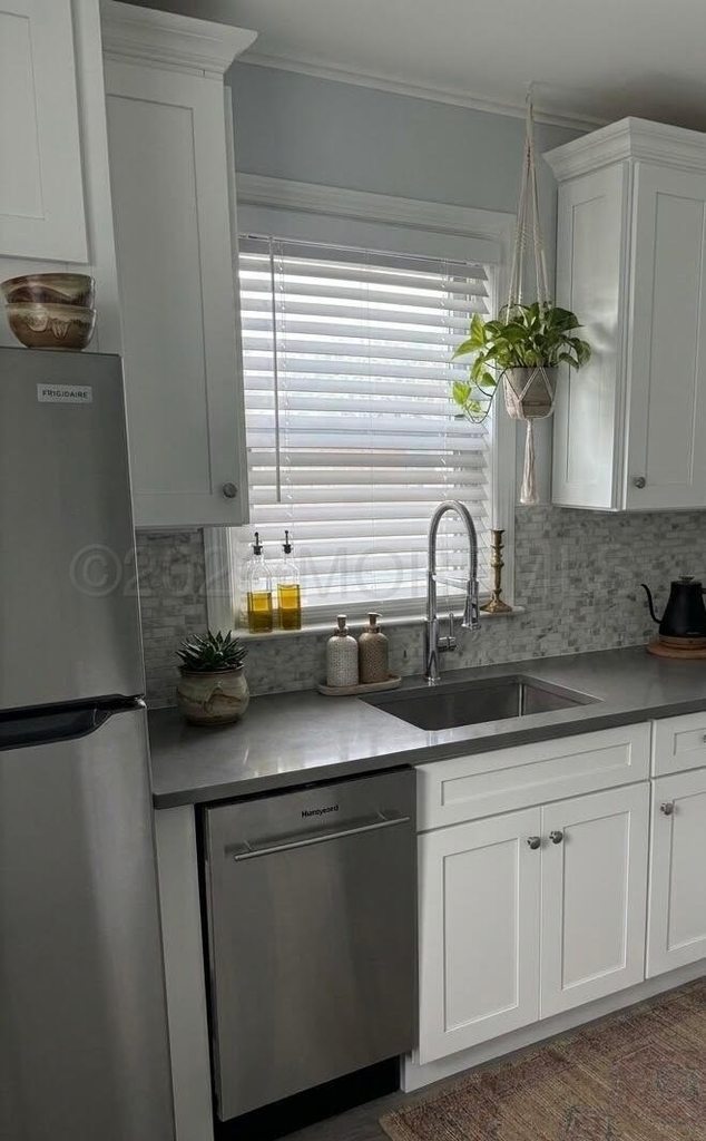 202 Evergreen Avenue - Photo 3