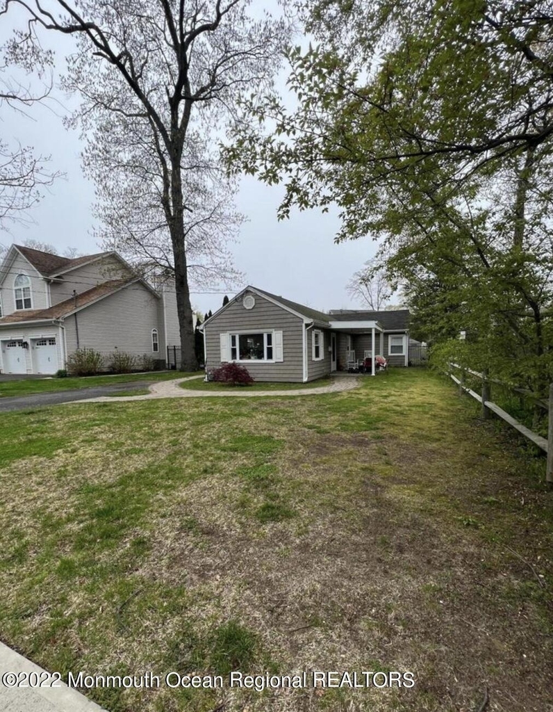 451 Harnell Avenue - Photo 2