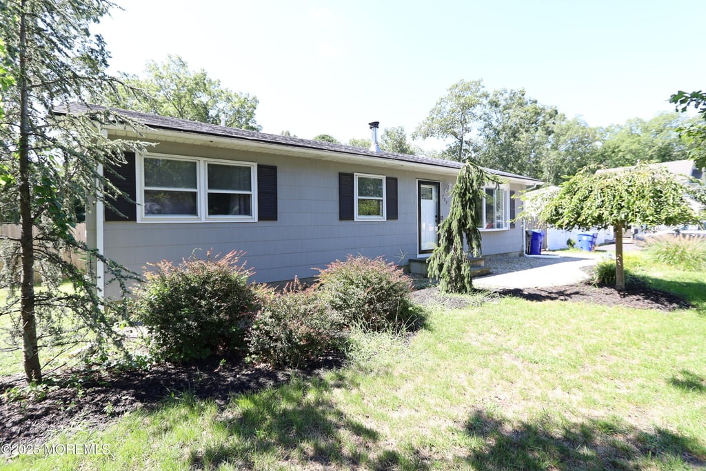 709 Marys Drive - Photo 2
