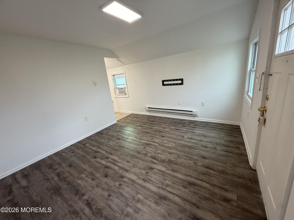 195 Bay Avenue - Photo 3
