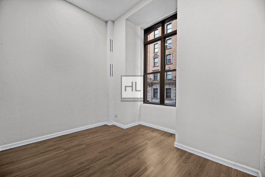 Madison Avenue - Photo 0