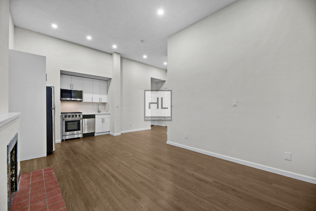 Madison Avenue - Photo 2