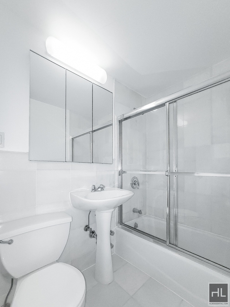 East 83 Street - Photo 3