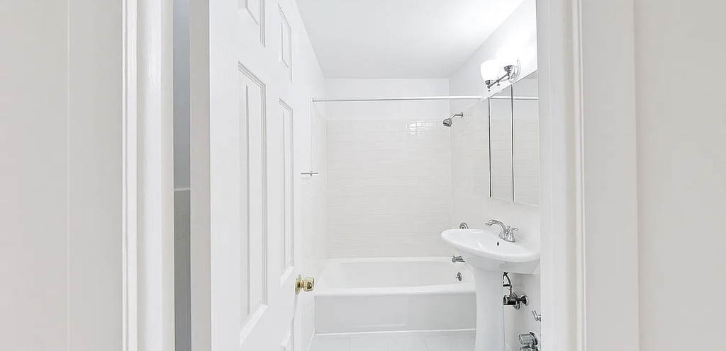 270 West 25th Street - Photo 5
