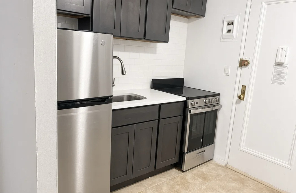 270 West 25th Street - Photo 1