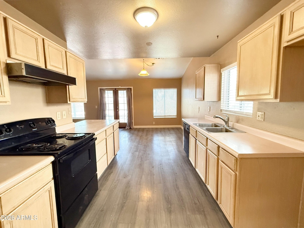 10225 W Windsor Boulevard - Photo 6