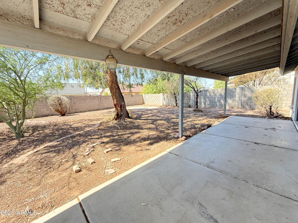 10225 W Windsor Boulevard - Photo 15