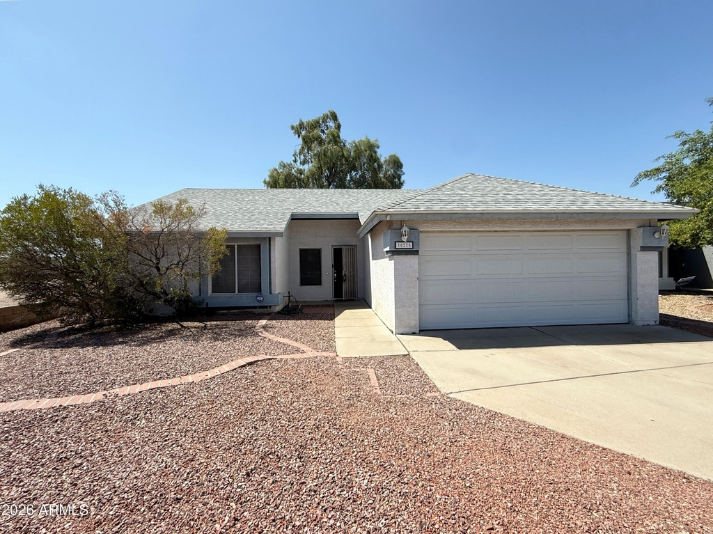 10225 W Windsor Boulevard - Photo 0