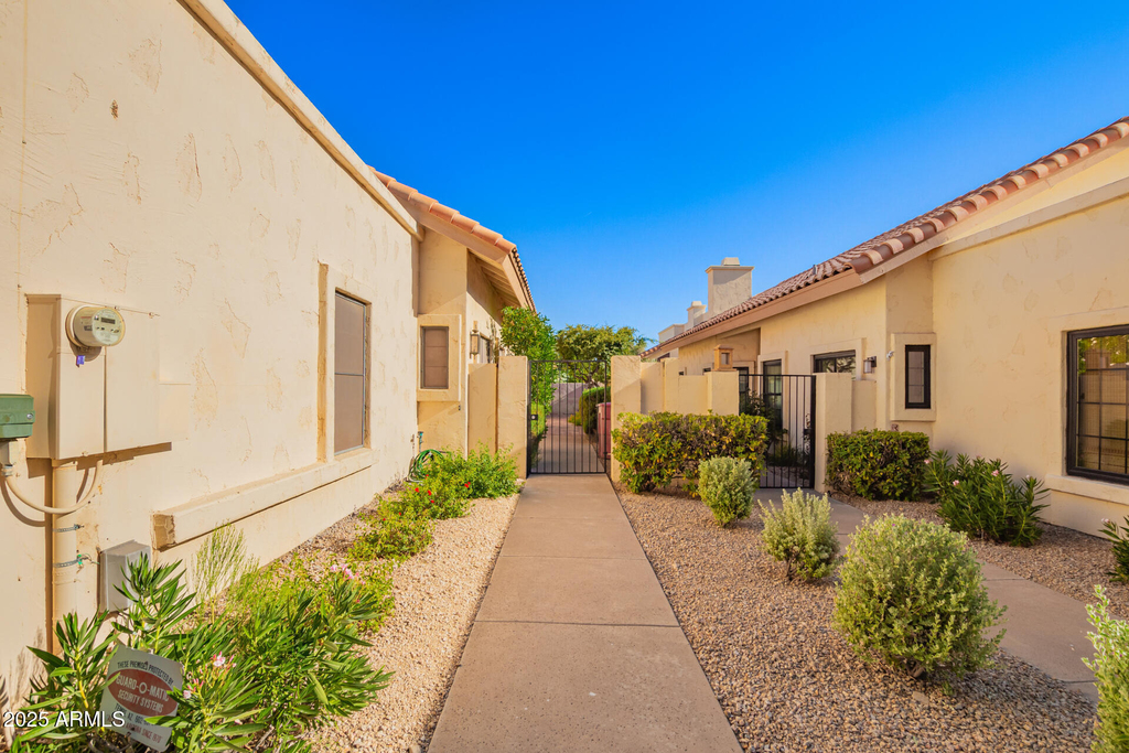 9635 E Sutton Drive - Photo 4