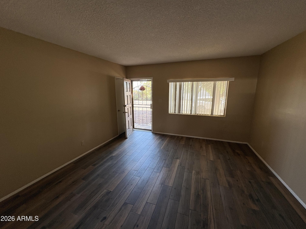11214 W Nevada Avenue - Photo 8