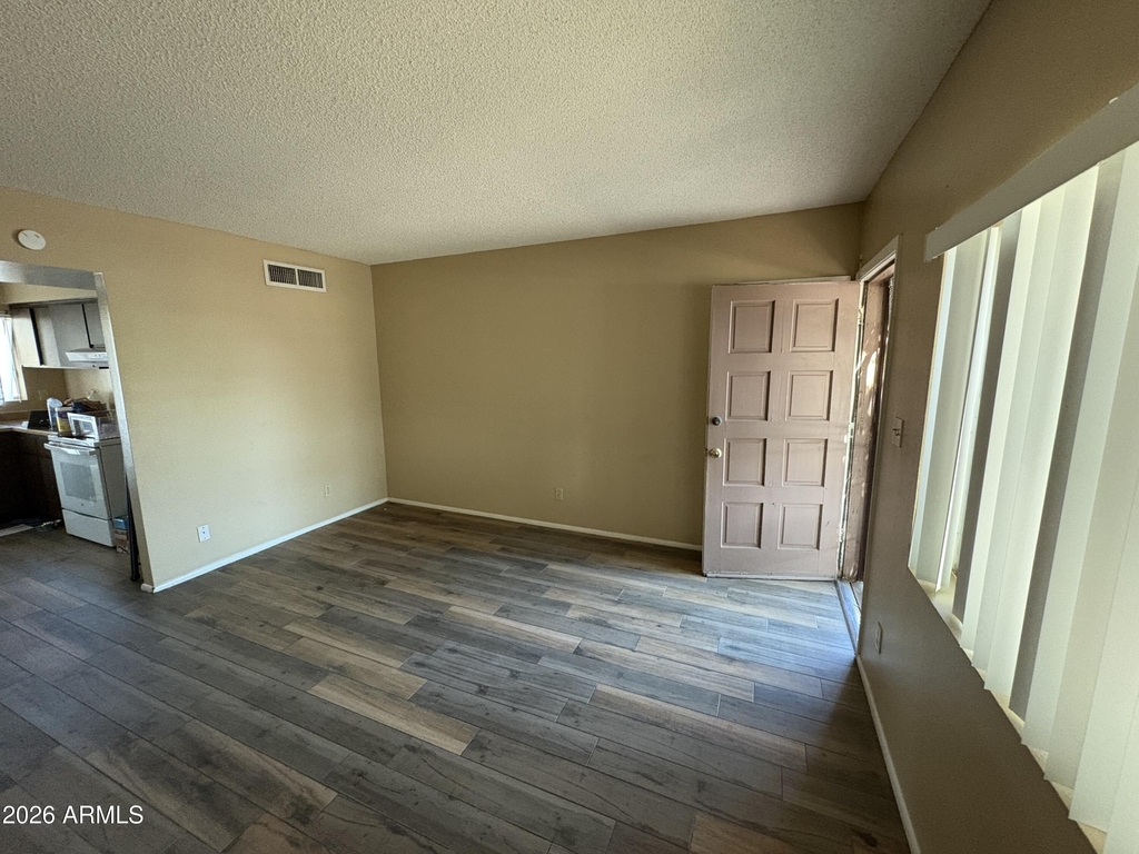 11214 W Nevada Avenue - Photo 10