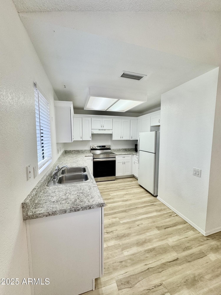 2035 S Elm Street - Photo 1