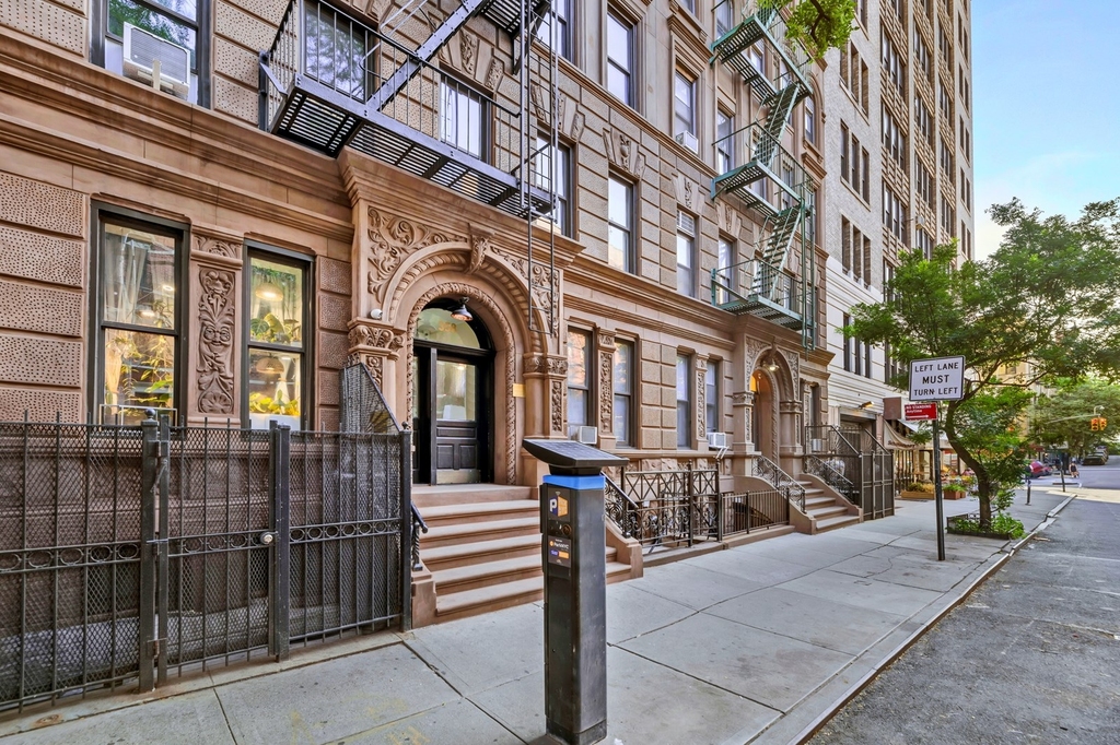 West 48th Street - Photo 5