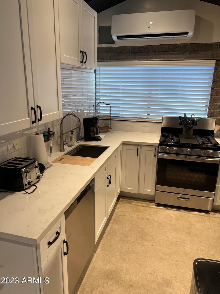 1049 E Weber Drive - Photo 2
