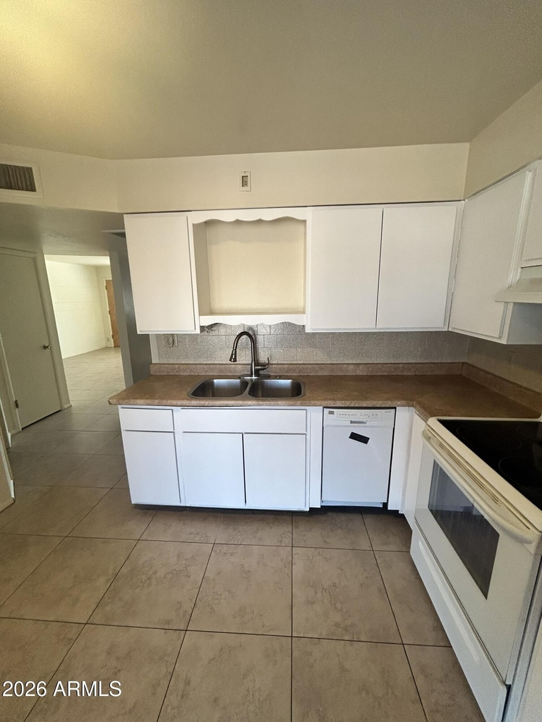 5233 E University Drive - Photo 8