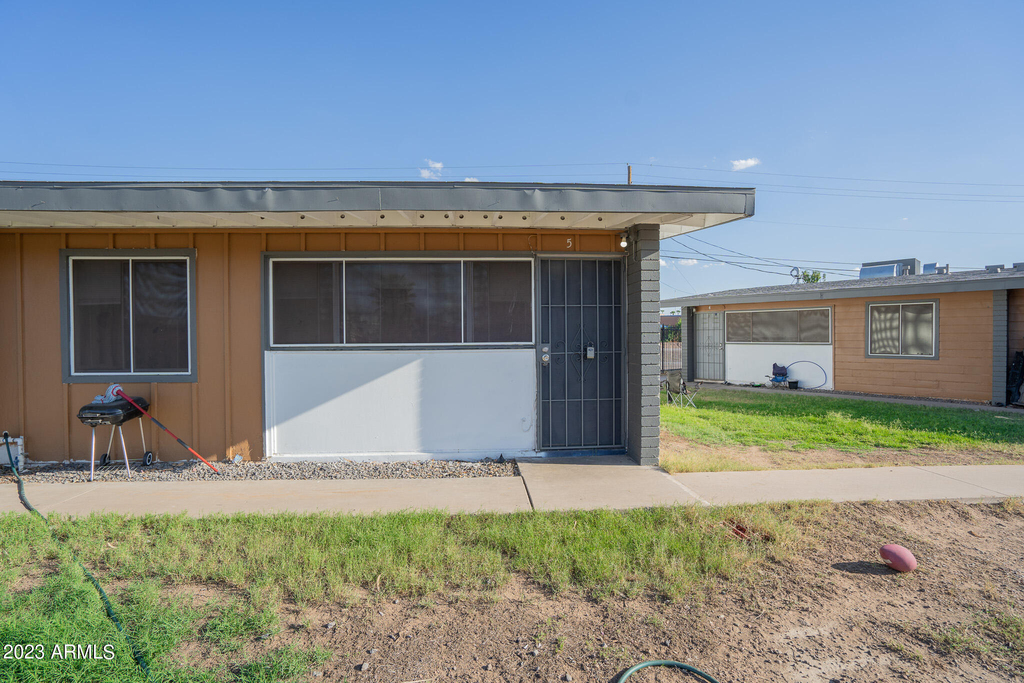 2131 W Devonshire Avenue - Photo 1