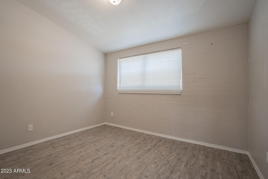 2131 W Devonshire Avenue - Photo 10