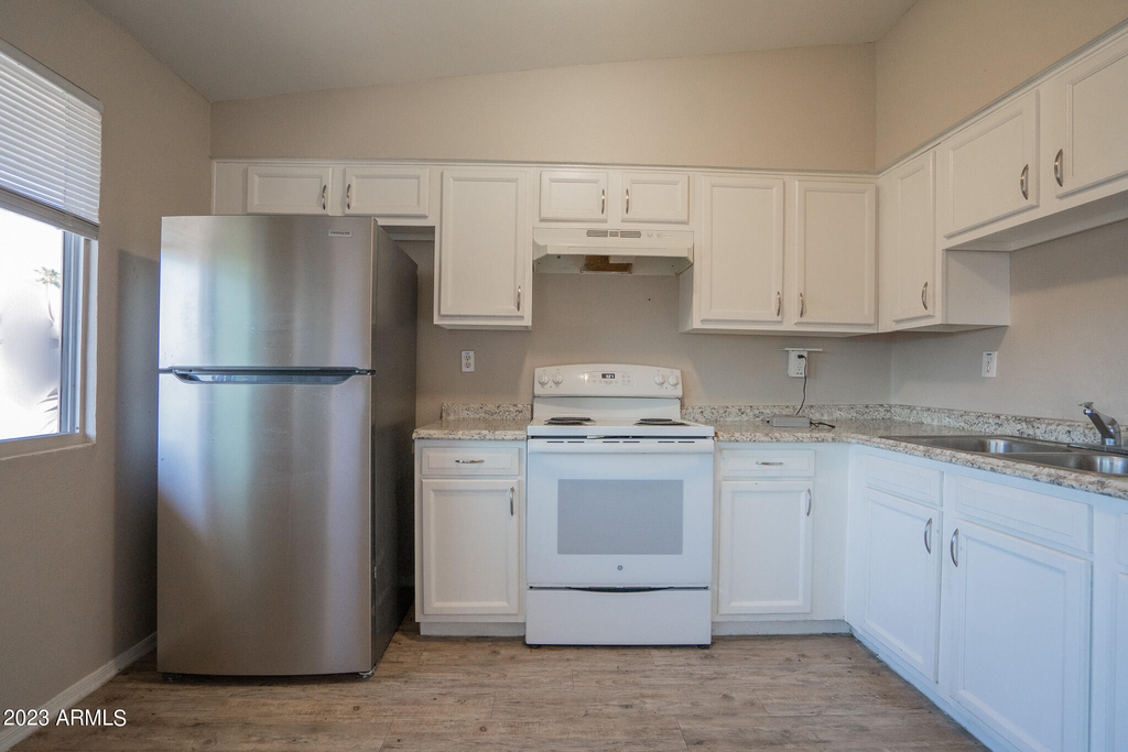 2131 W Devonshire Avenue - Photo 5