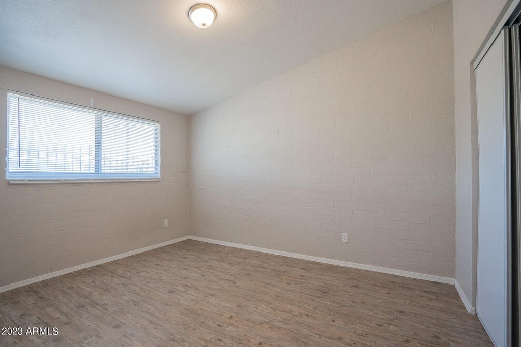 2131 W Devonshire Avenue - Photo 8