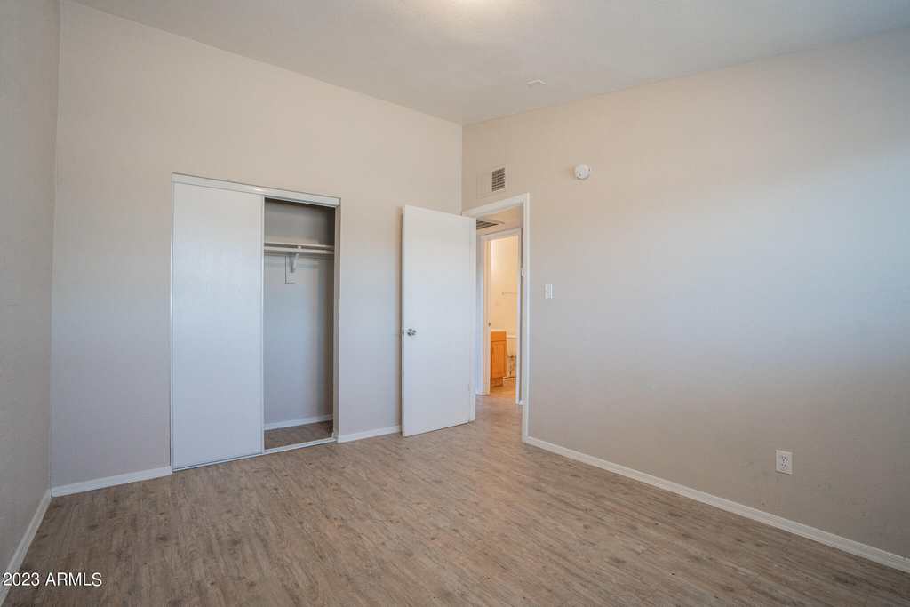 2131 W Devonshire Avenue - Photo 9