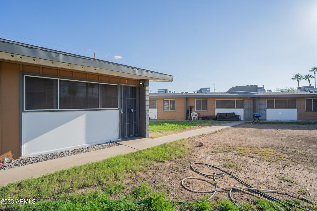 2131 W Devonshire Avenue - Photo 0