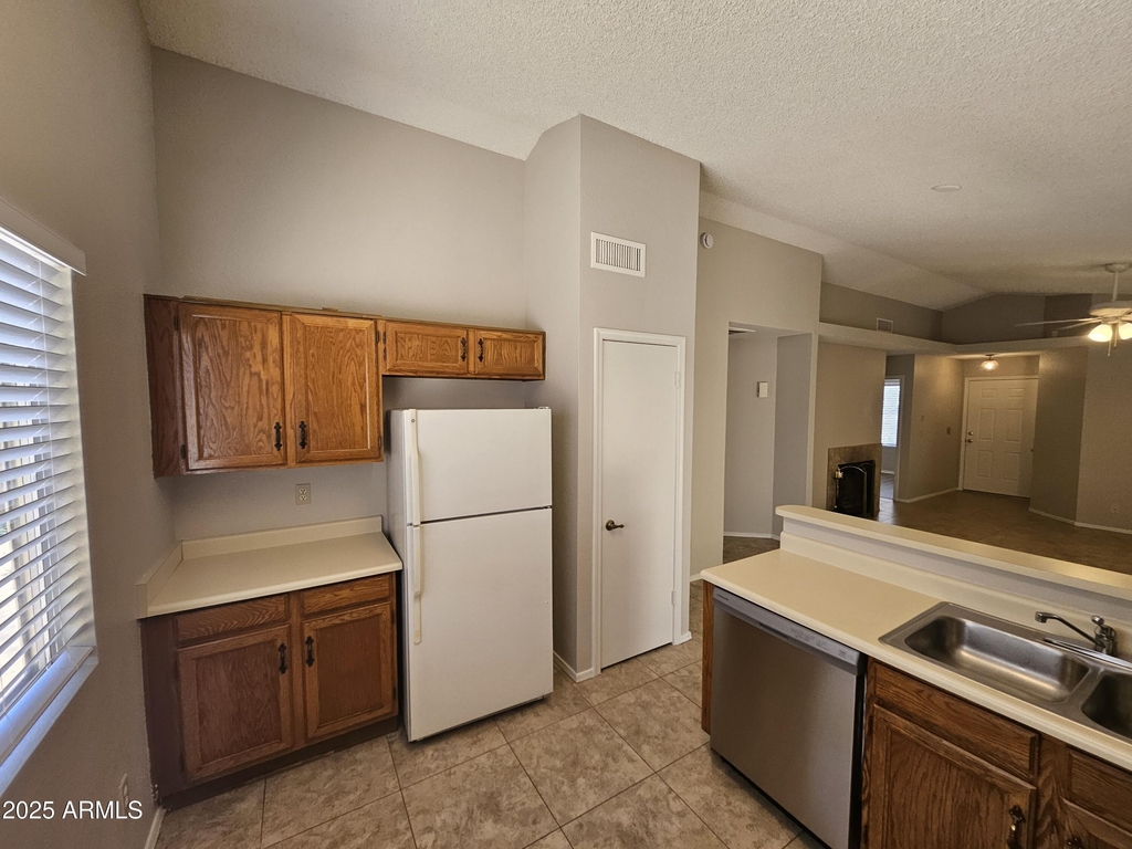 3040 E Bluefield Avenue - Photo 6