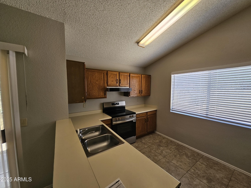 3040 E Bluefield Avenue - Photo 4