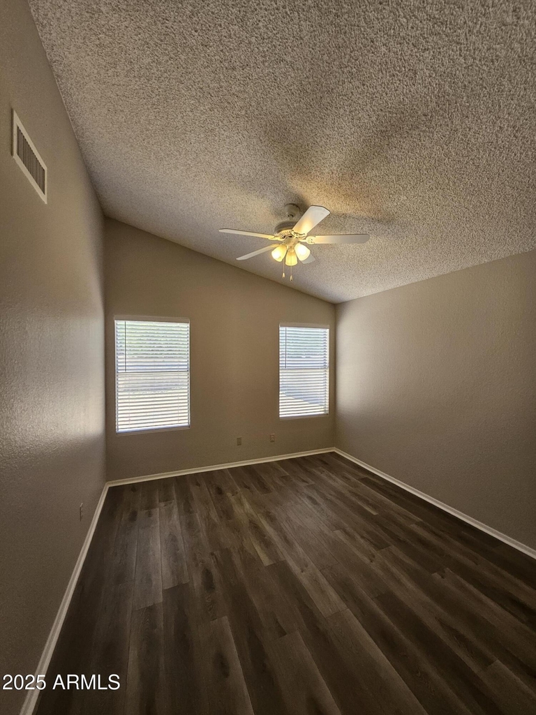 3040 E Bluefield Avenue - Photo 7