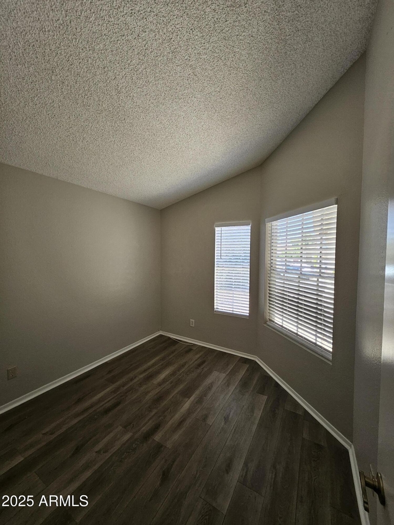 3040 E Bluefield Avenue - Photo 11