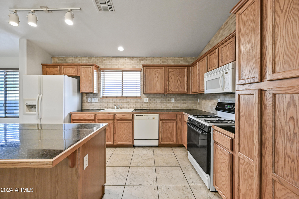 15110 N 140th Avenue - Photo 5