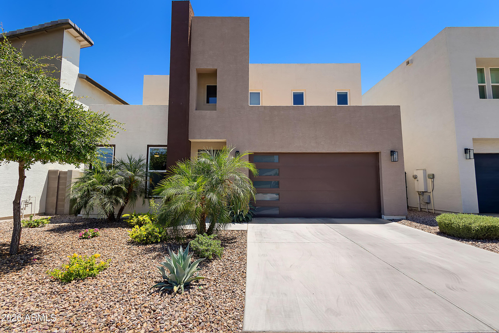 2319 W Darrow Street - Photo 2