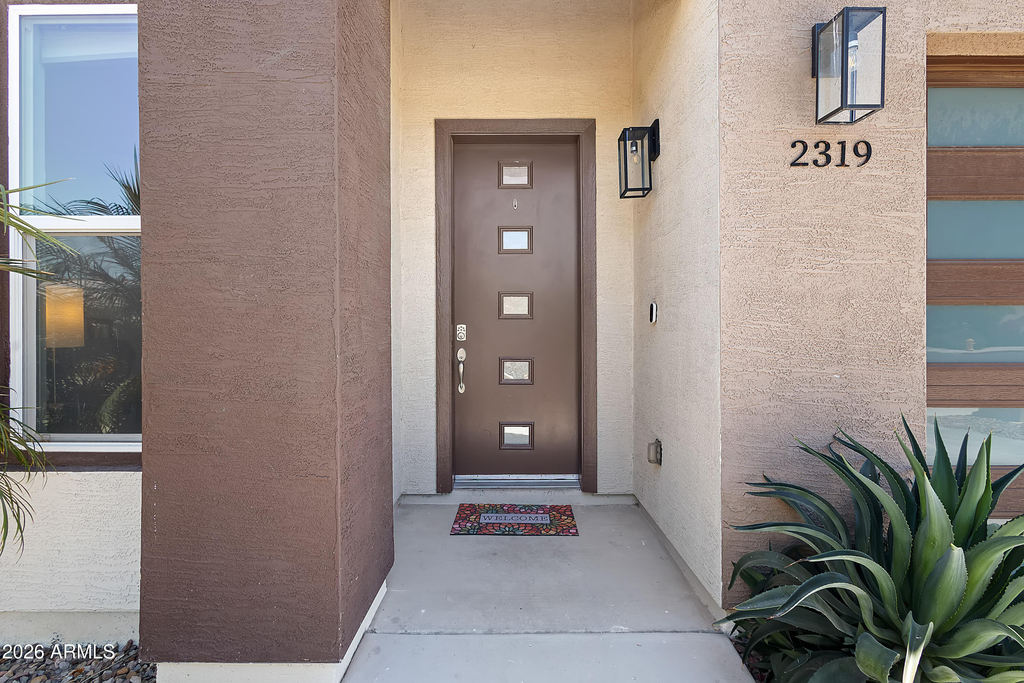 2319 W Darrow Street - Photo 3