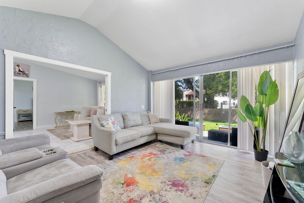 5380 Lakewood Circle S - Photo 2