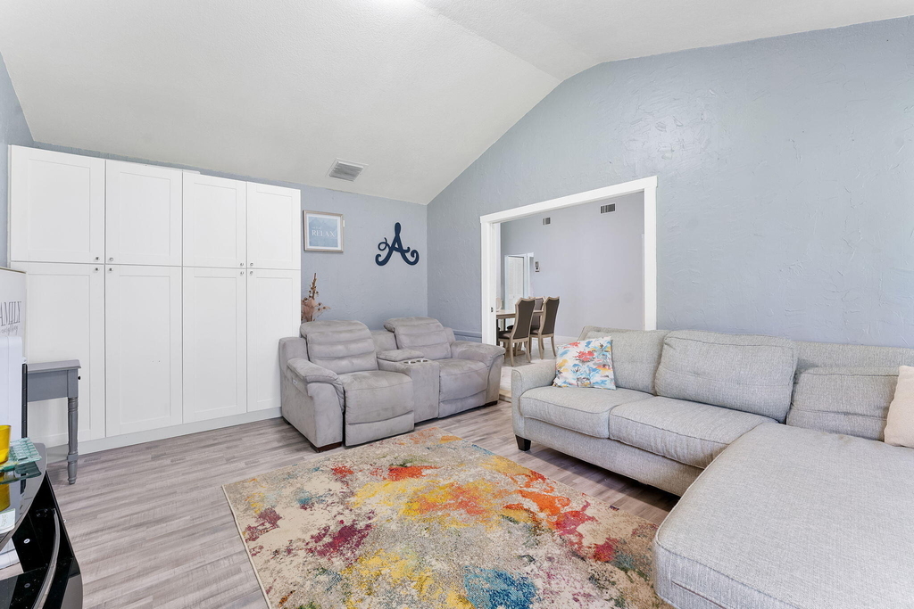 5380 Lakewood Circle S - Photo 3