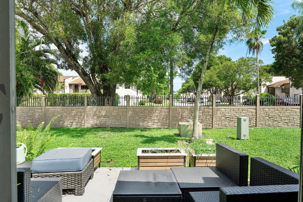 5380 Lakewood Circle S - Photo 24
