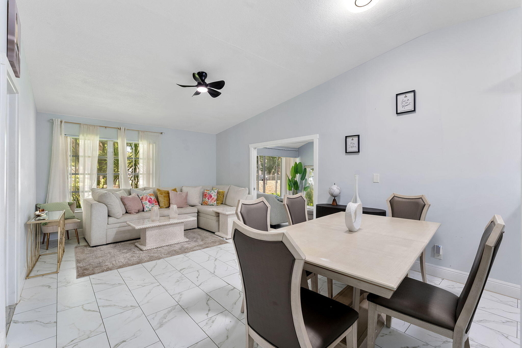 5380 Lakewood Circle S - Photo 4