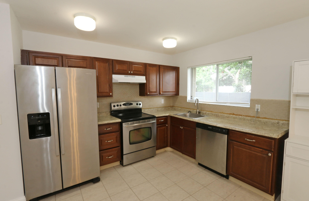 400 Sw Ruffner Court - Photo 2