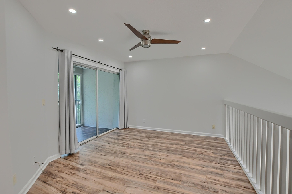 23061 Aqua View - Photo 17
