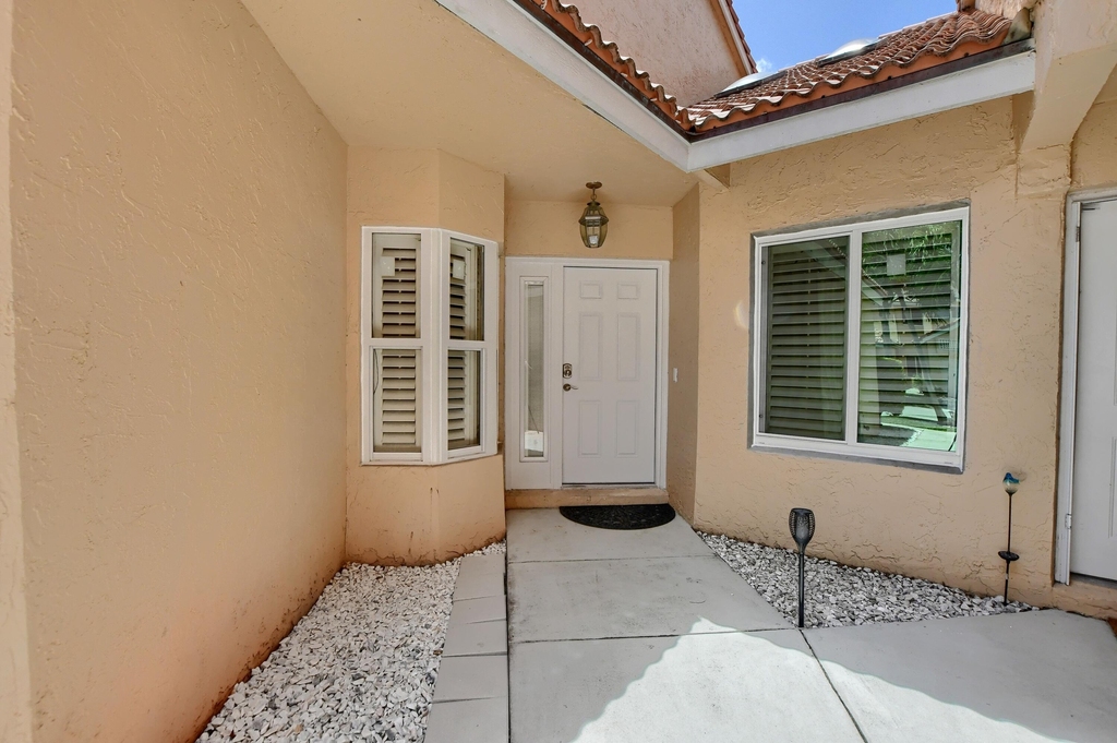 23061 Aqua View - Photo 2