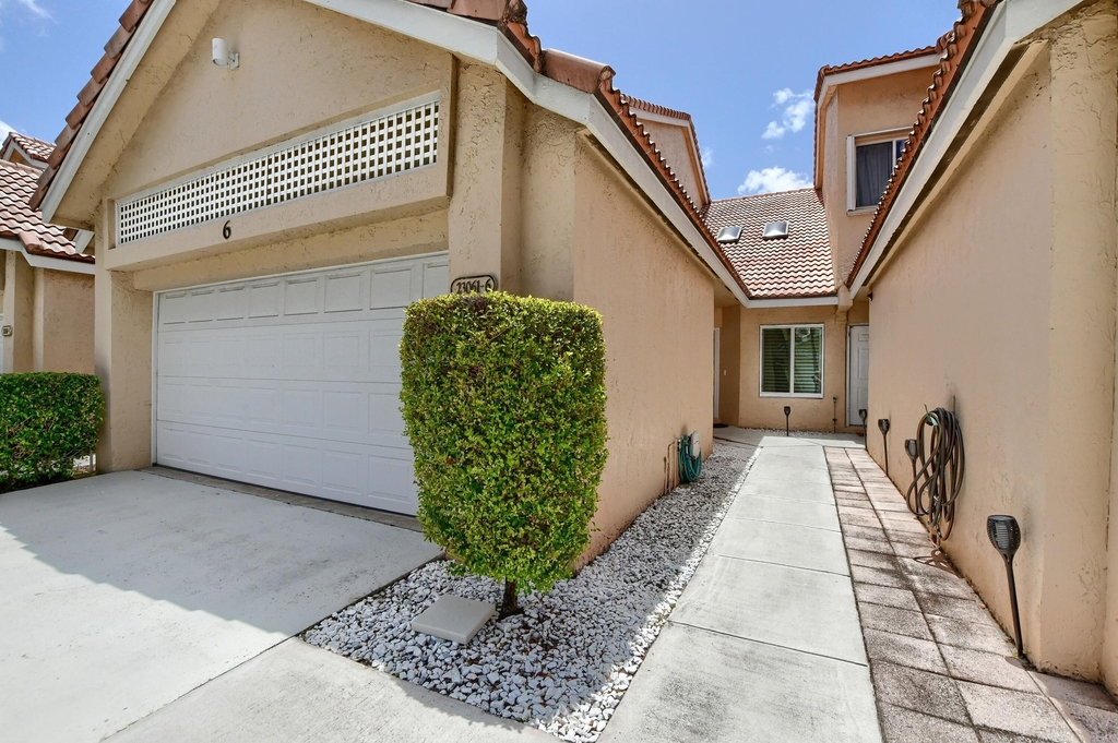 23061 Aqua View - Photo 1